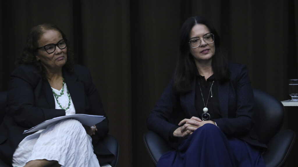 Professoras durante apresentação