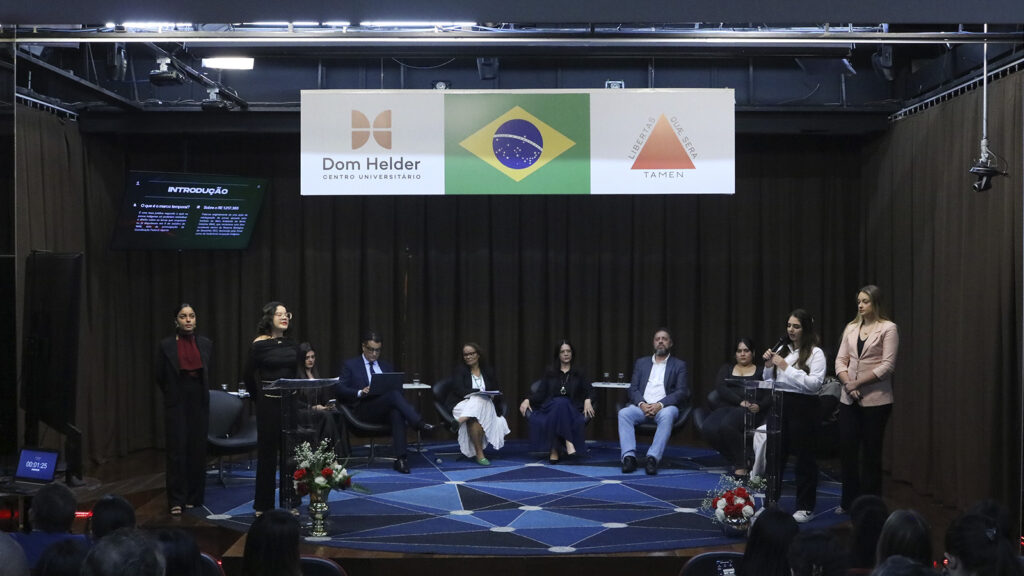 Alunos durante apresentação de projetos