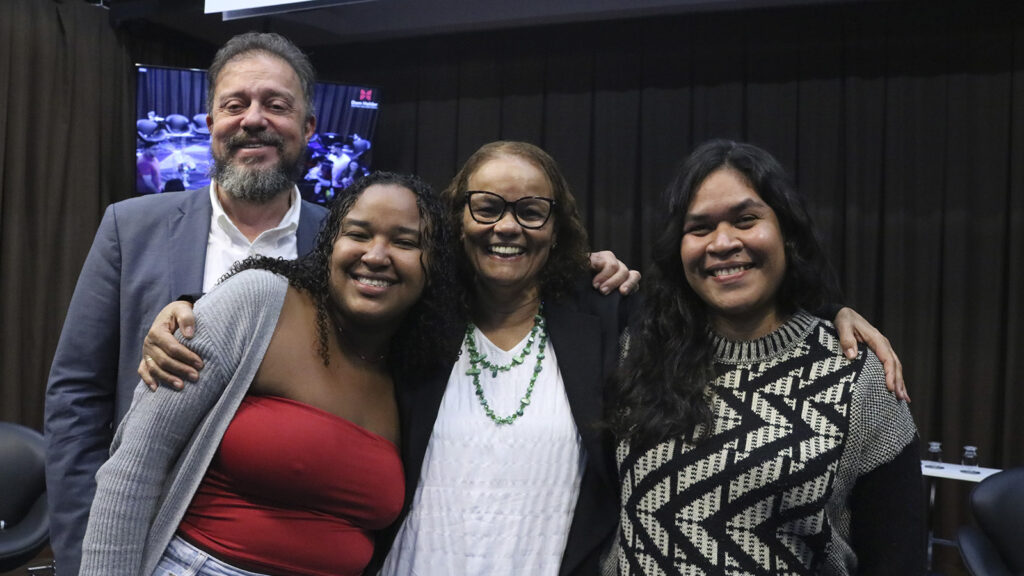 Professores e alunos após apresentações