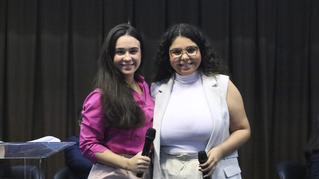 Alunas que apresentaram o evento