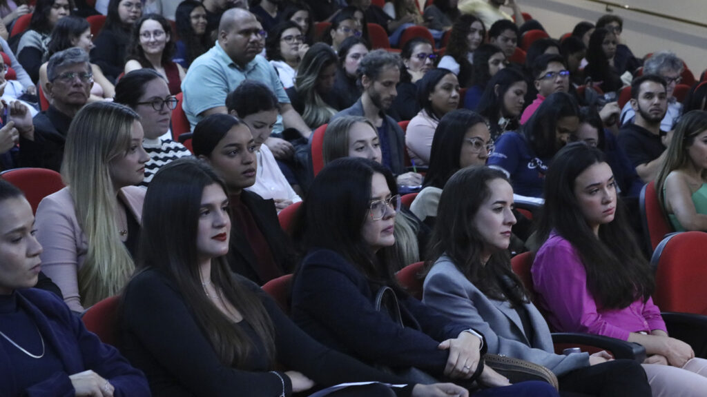 Público encheu o auditório da Dom Helder