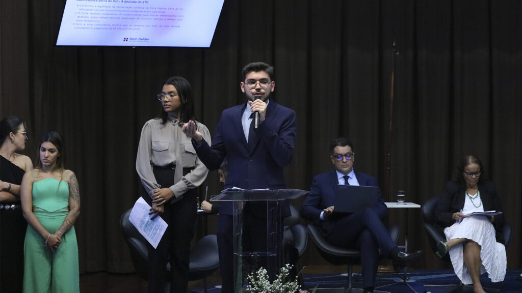 Alunos durante apresentação de projetos