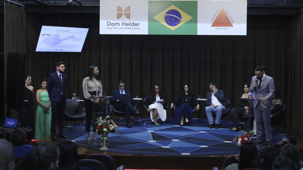 Alunos durante apresentação de projetos